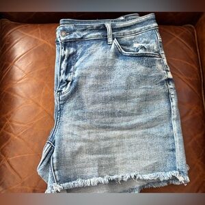 🔥 Judy Blue • Mid-Rise Denim Frayed Hem Shorts • Vintage Distressed • 2X